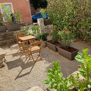 Les Lauriers , LʼIsle-sur-la-Sorgue France